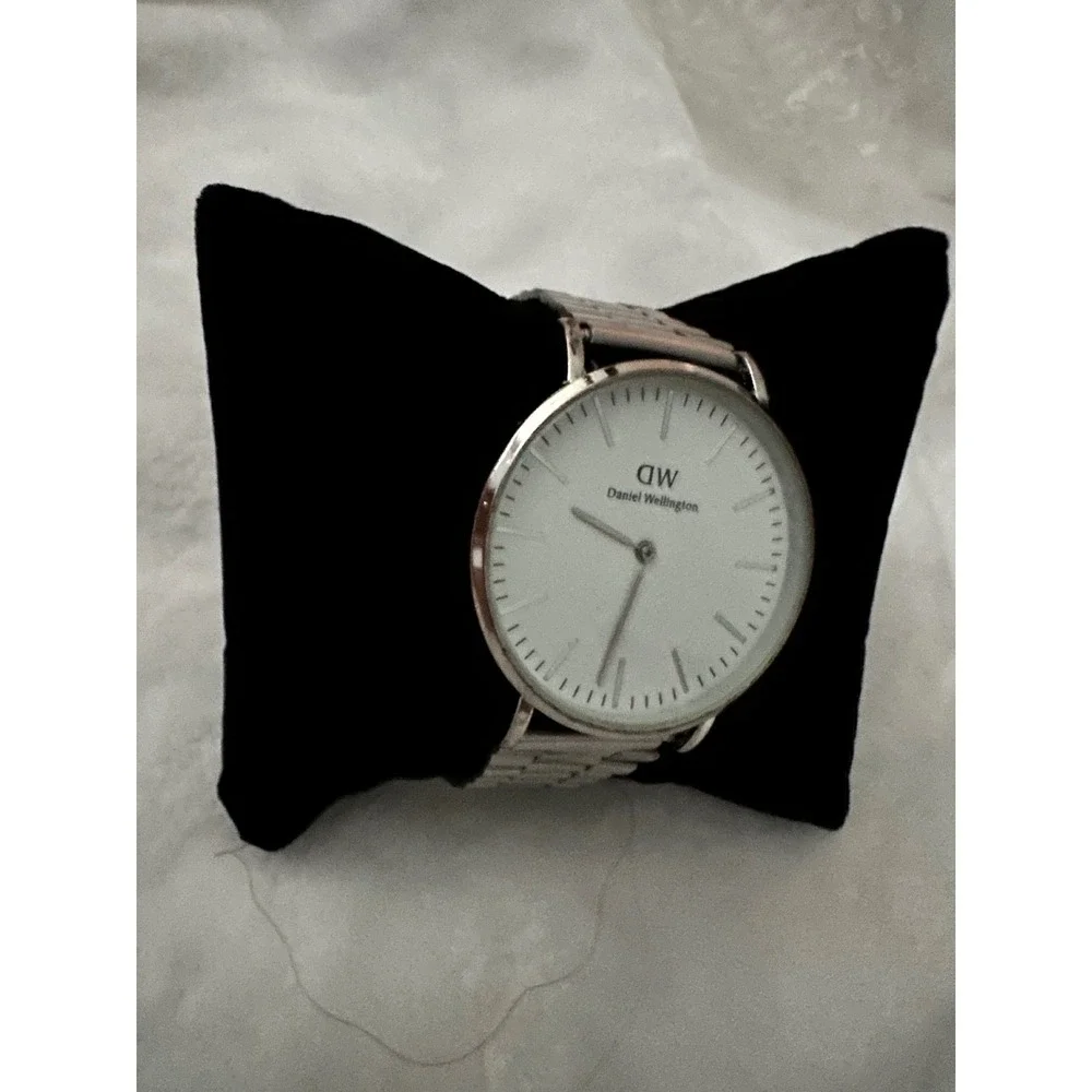 Daniel Wellington Watch Mens Silver Tone‎ Minimalist Classic Design